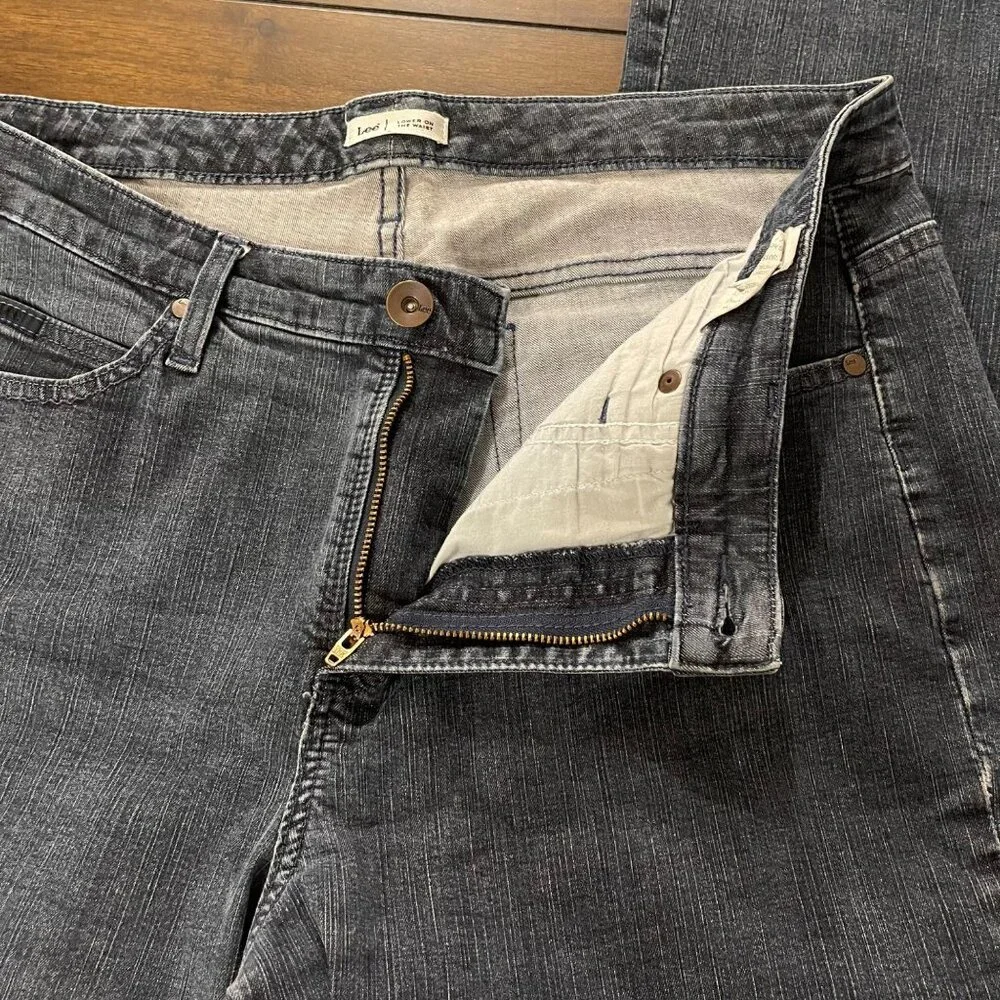 Lee Women's Lower On The Waist Jeans Size 16 Short dark wash Jeans